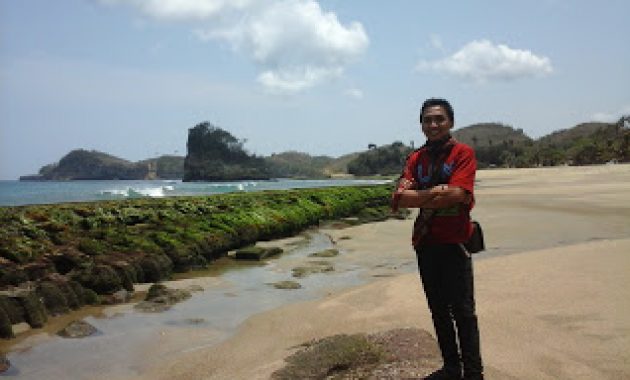 Pesona Pantai Bajul Mati