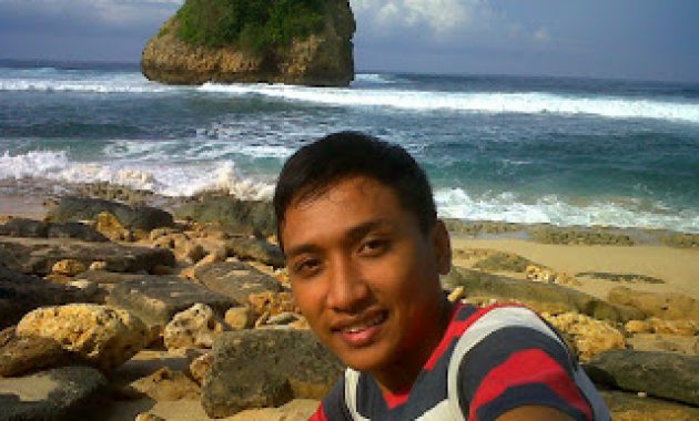Keindahan Pantai Ngudel Malang