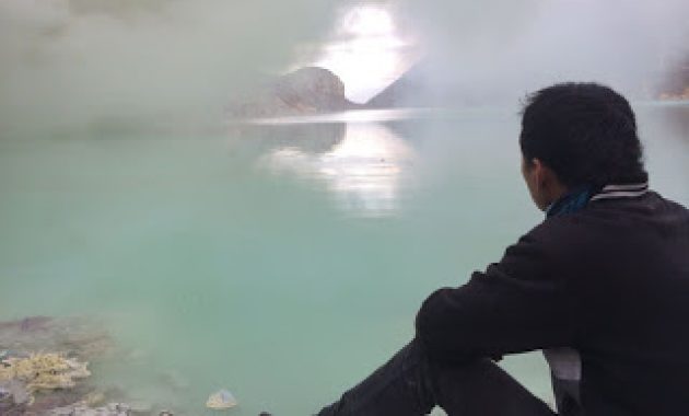 Pesona Kawah Ijen Dengan Fenomena Blue Fire